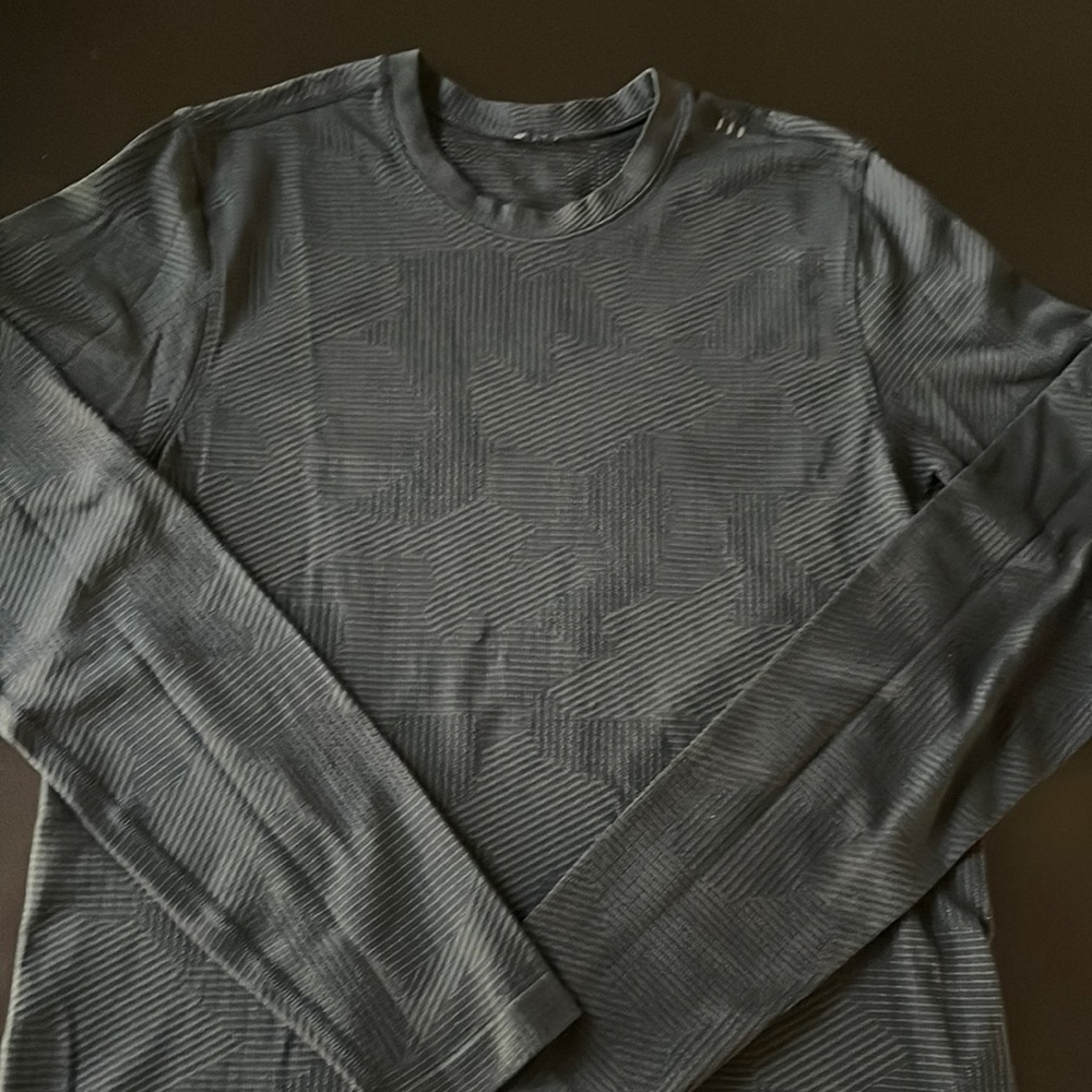 Lululemon Metal Vent black (patterned) GUC xs